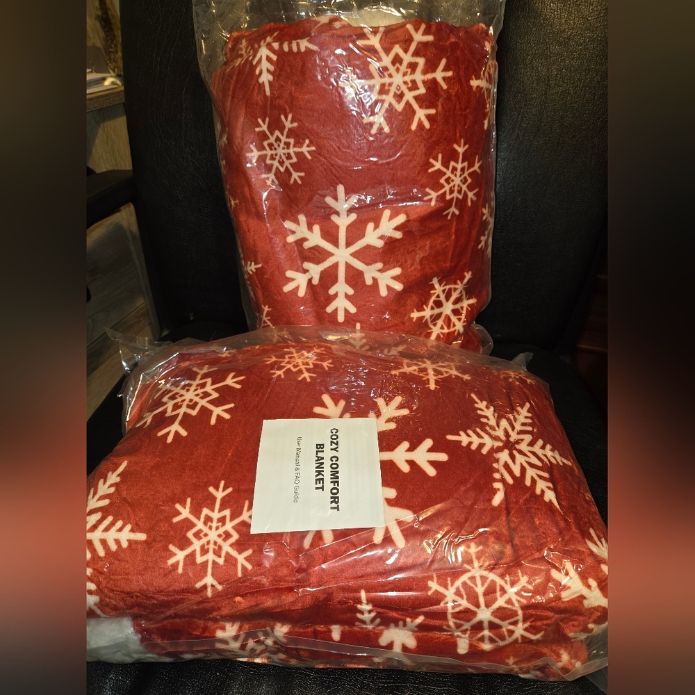 Red Snowflake Throw Blanket